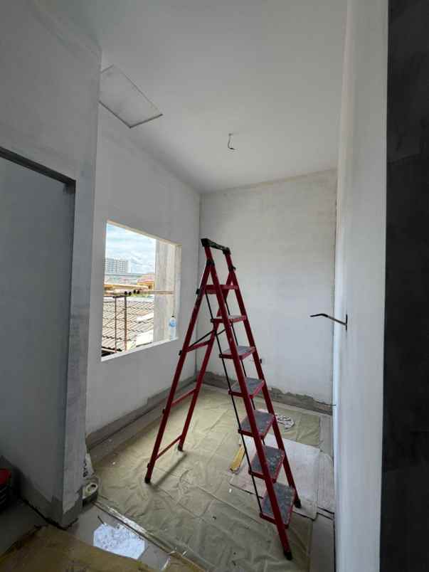 dijual rumah selangkah ke lrt cikunir 2