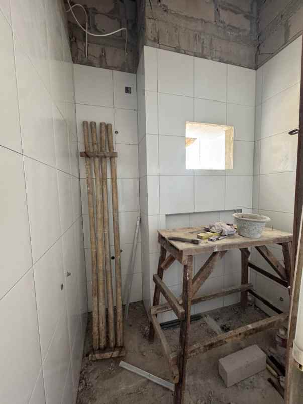 dijual rumah selangkah ke lrt cikunir 2