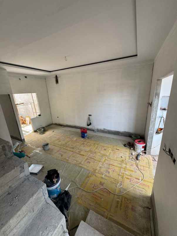 dijual rumah selangkah ke lrt cikunir 2