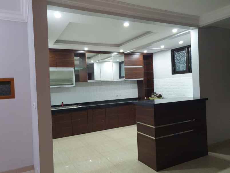 dijual rumah setiabudi regency