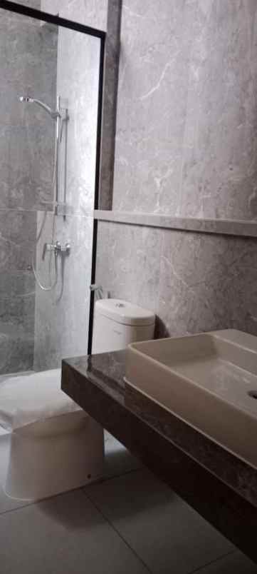 dijual rumah setra duta