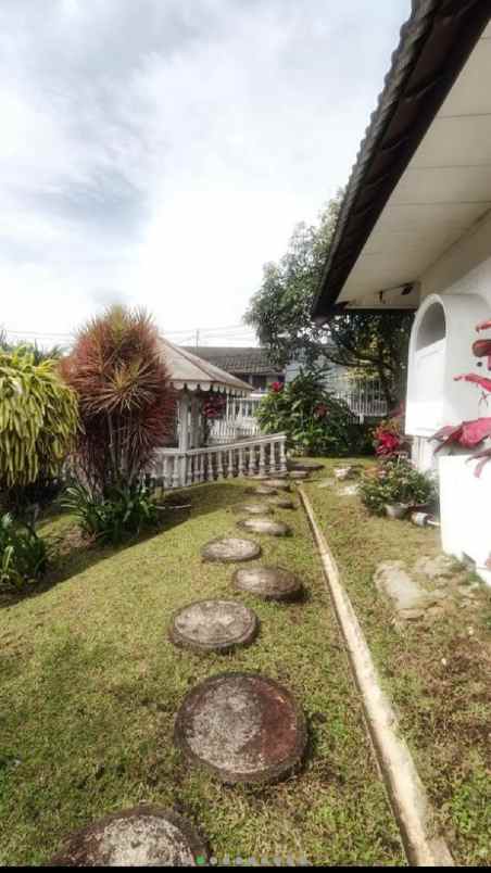 dijual rumah setrasari