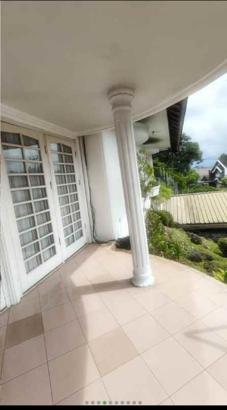 dijual rumah setrasari