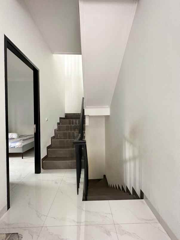 dijual rumah setu