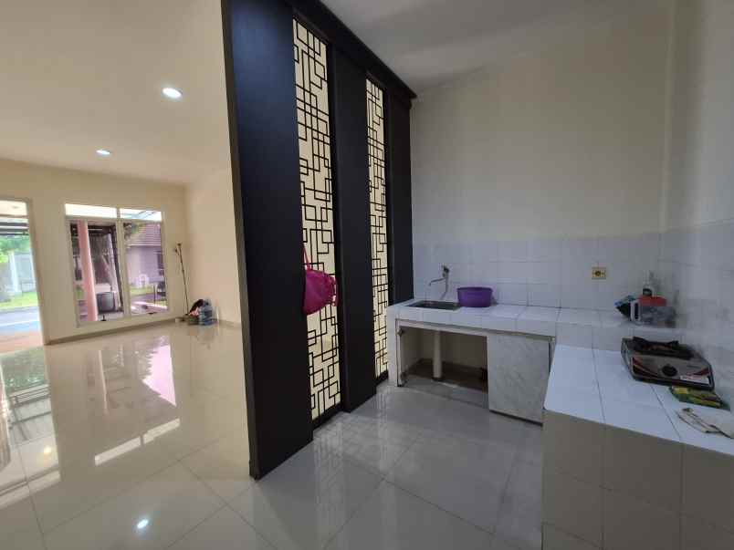 dijual rumah siap huni cluster indira suvarna sutera