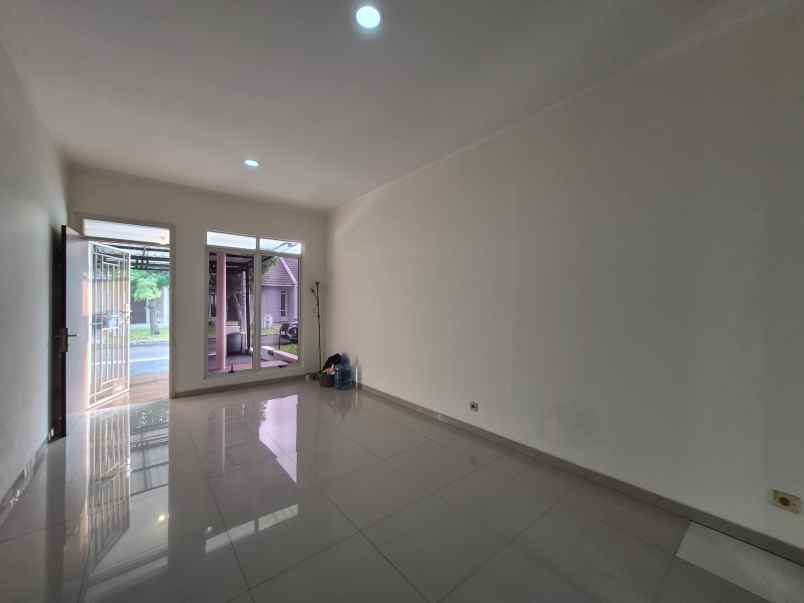 dijual rumah siap huni cluster indira suvarna sutera