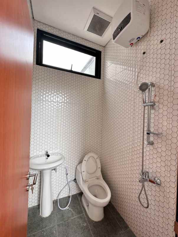 dijual rumah siap huni di ceger cipayung jaktim