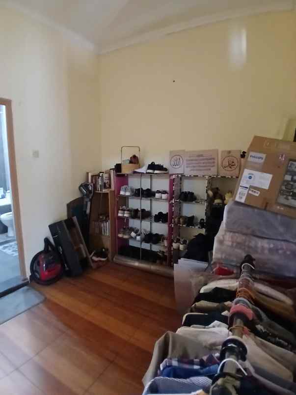 dijual rumah siap huni terawat lokasi di mampang depok