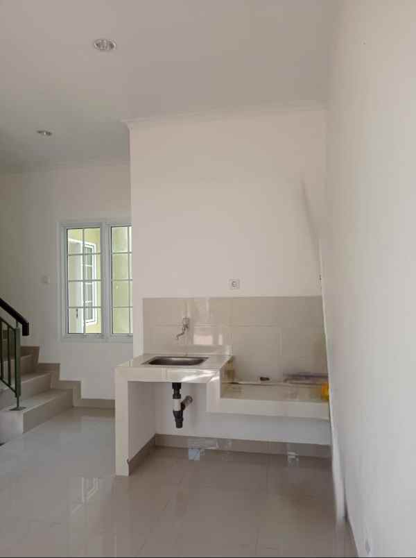 dijual rumah simongan