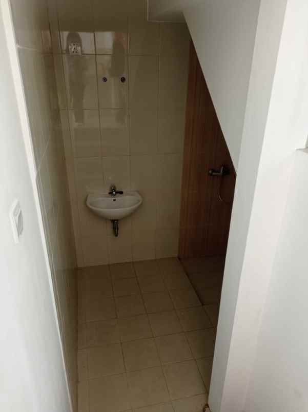 dijual rumah simongan