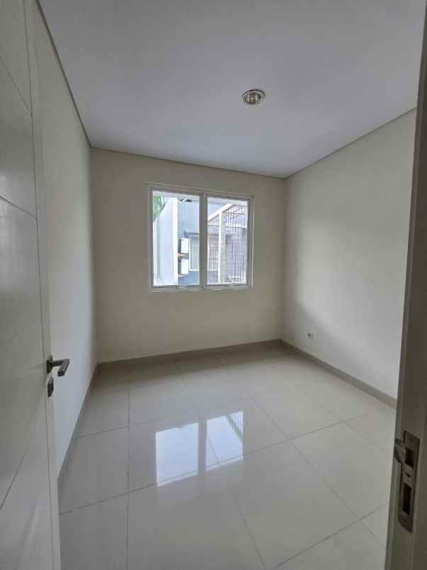 dijual rumah summarecon bekasi cluster