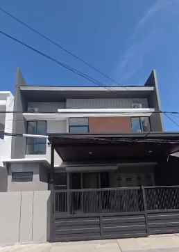 dijual rumah sutorejo