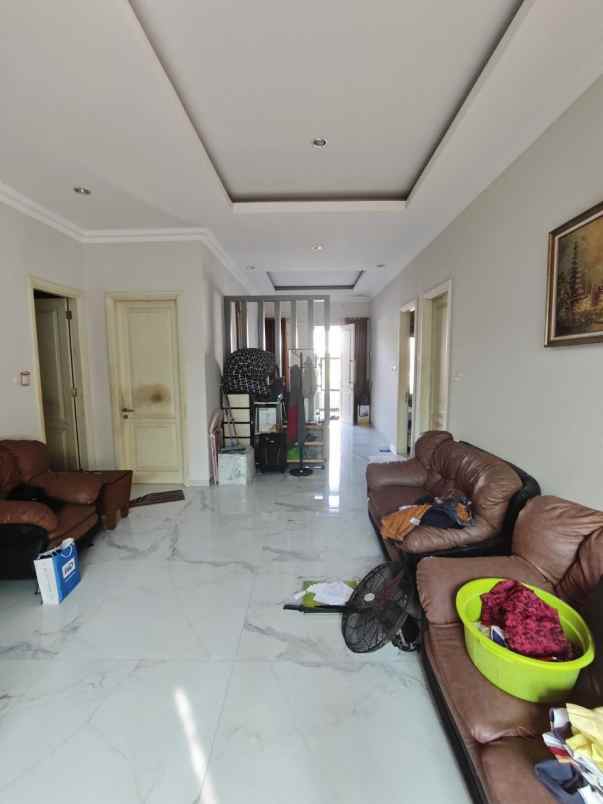 dijual rumah sutorejo selatan