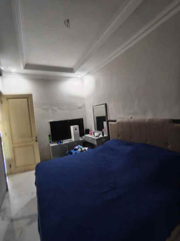 dijual rumah sutorejo selatan