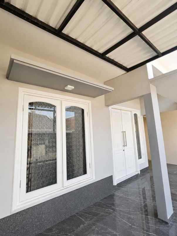 dijual rumah sutorejo selatan