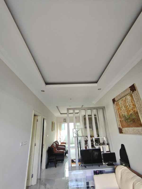 dijual rumah sutorejo selatan