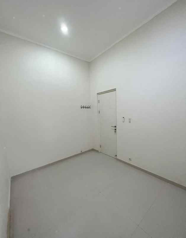 dijual rumah sutorejo utara