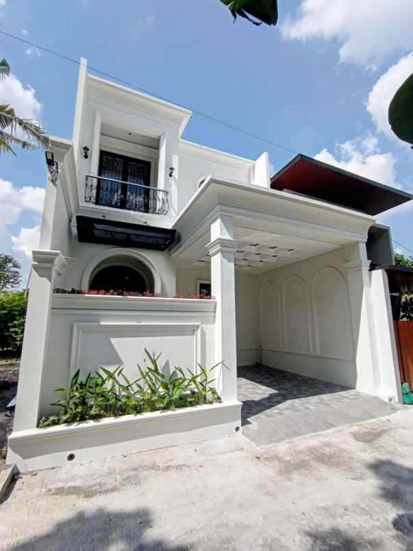 dijual rumah tajem