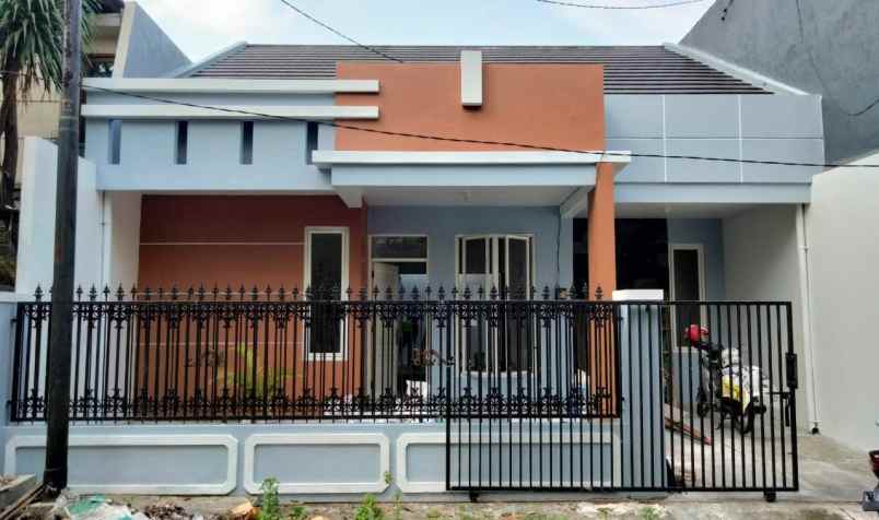 dijual rumah taman