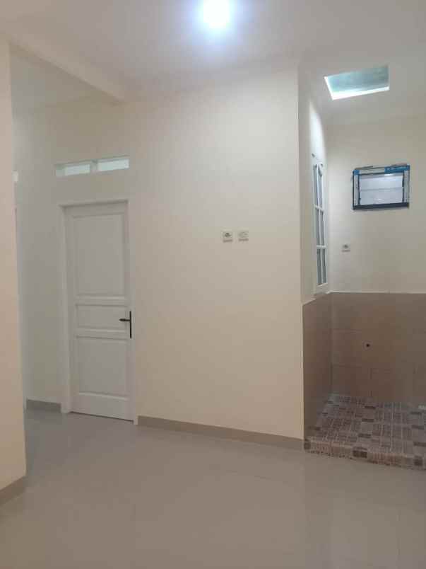 dijual rumah taman harapan baru