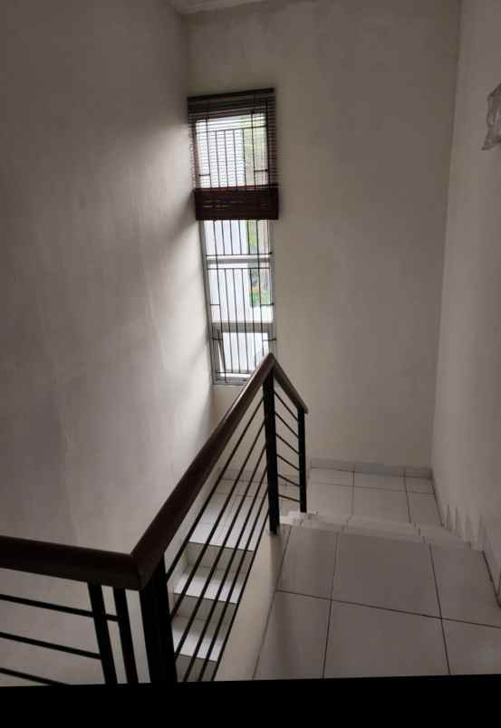 dijual rumah telaga golf depok