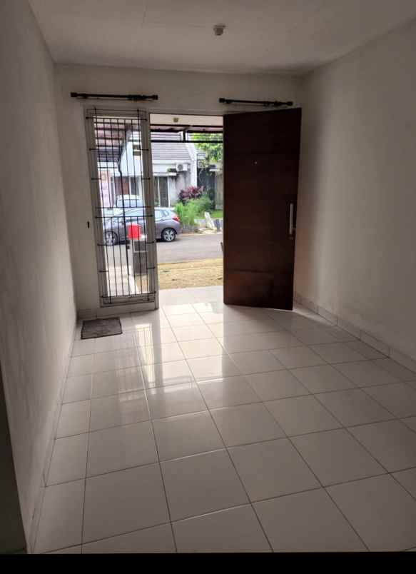 dijual rumah telaga golf depok