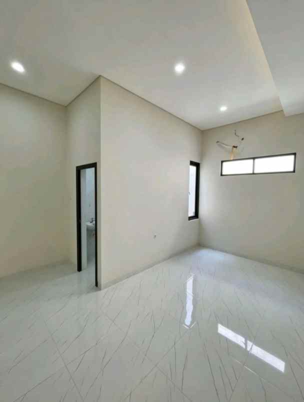 dijual rumah tenggilis mejoyo