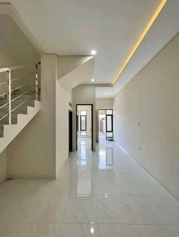 dijual rumah tenggilis mejoyo