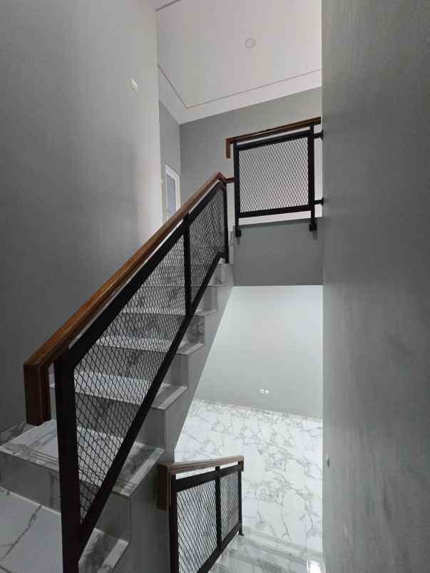 dijual rumah villa indah permai kota bekasi