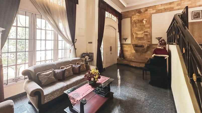 dijual rumah villa jatibening tol