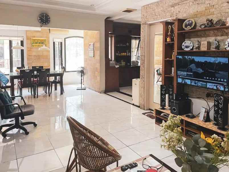 dijual rumah villa jatibening tol