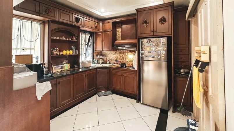 dijual rumah villa jatibening tol