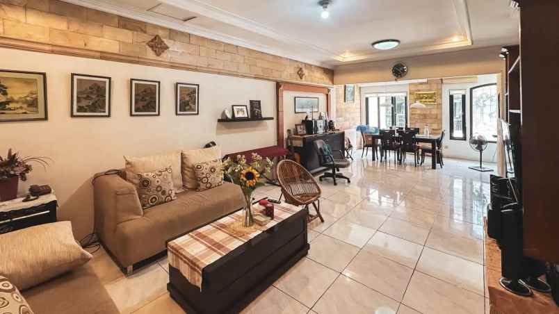 dijual rumah villa jatibening tol