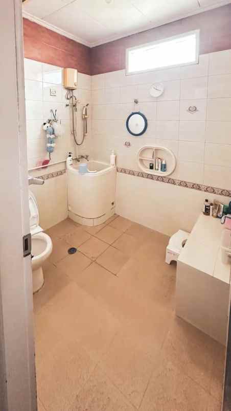 dijual rumah villa jatibening tol