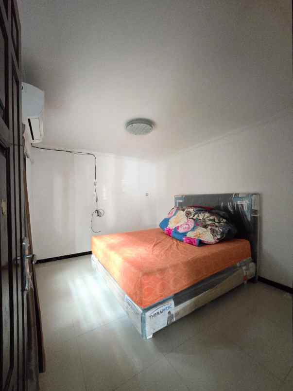 dijual rumah villa kalijudan