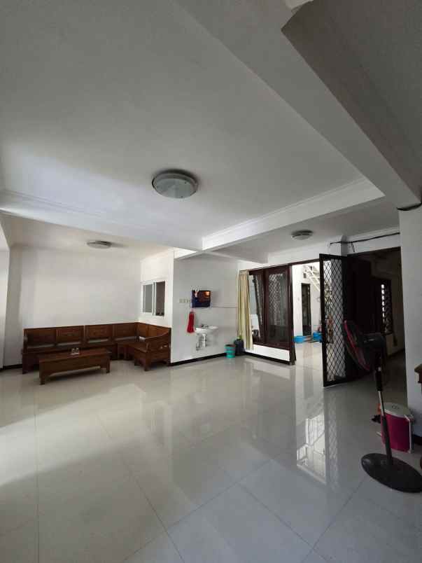 dijual rumah villa kalijudan