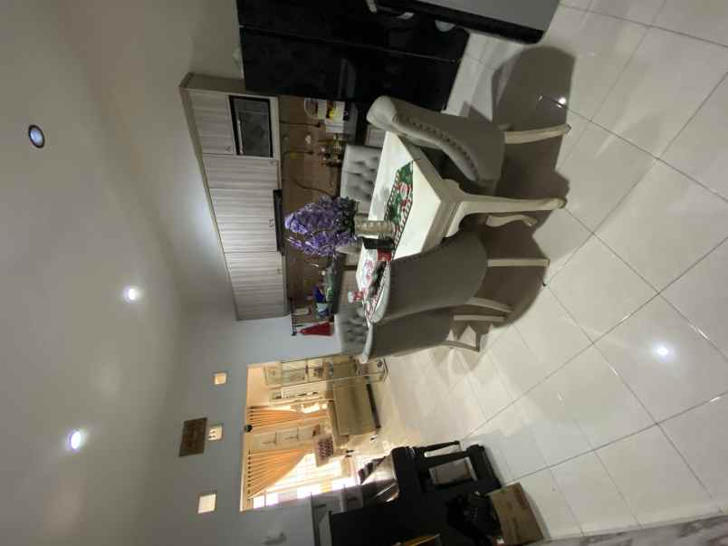 dijual rumah villa melati mas