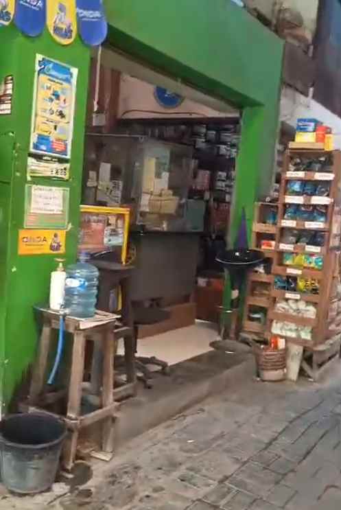 dijual toko bangunan raya wiyung