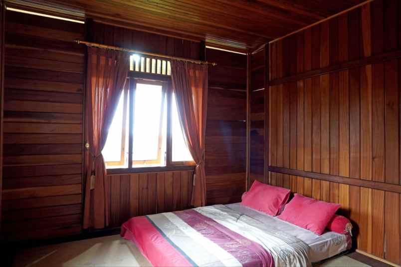 dijual villa cisarua puncak bogor