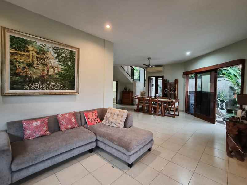 dijual villa jalan bumi ayu sanur bali