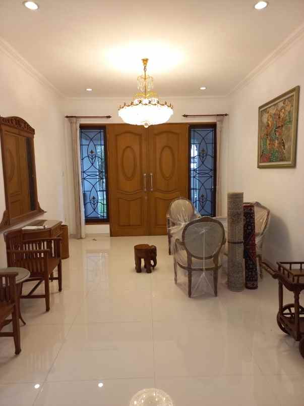 disewakan rumah jalan pakuwon indah