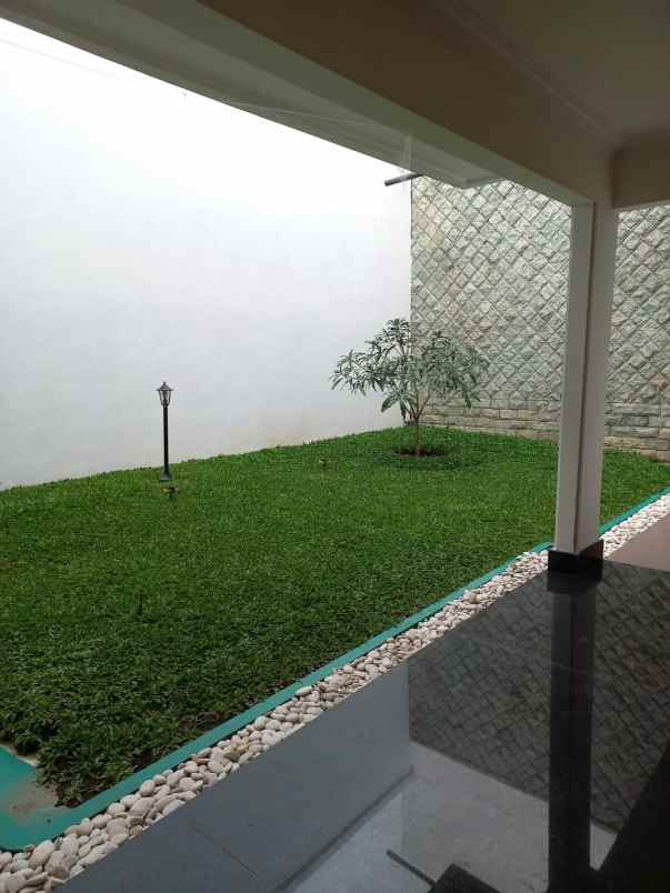 disewakan rumah jalan pakuwon indah