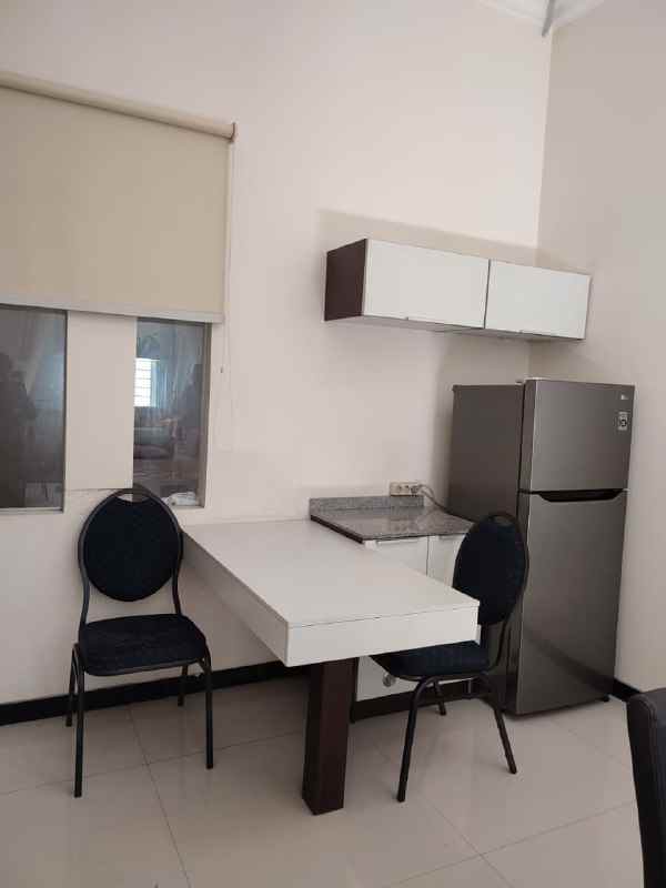 disewakan rumah sukolilo dian regency