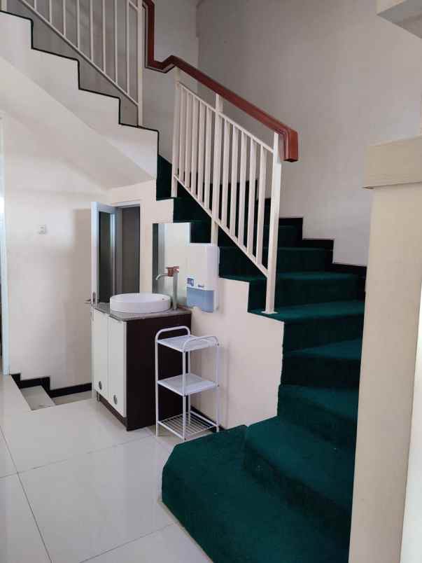 disewakan rumah sukolilo dian regency