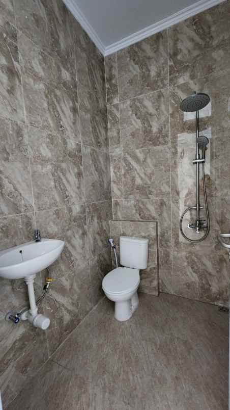 hunian cluster mewah nempel jalan raya cilangkap