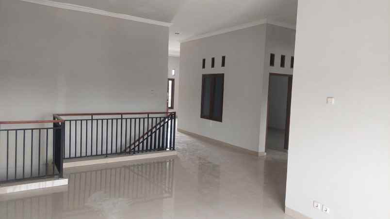 jual rumah mewah nan luas