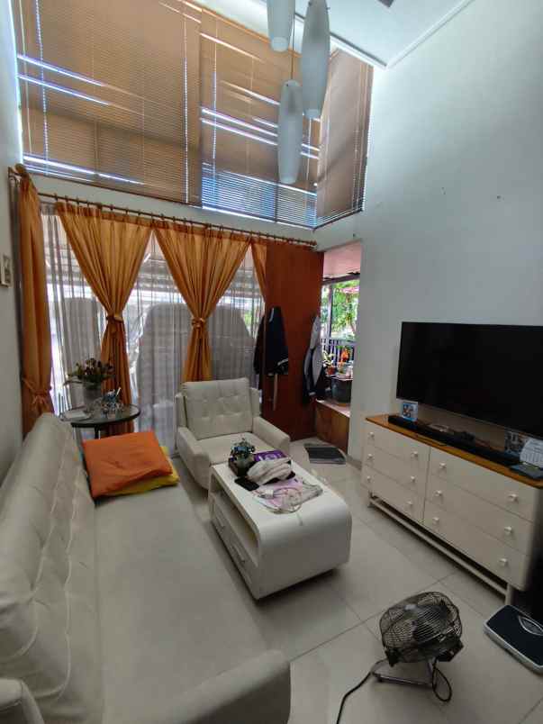 jual rumah siap huni 2 5 lantai citra gran cibubur