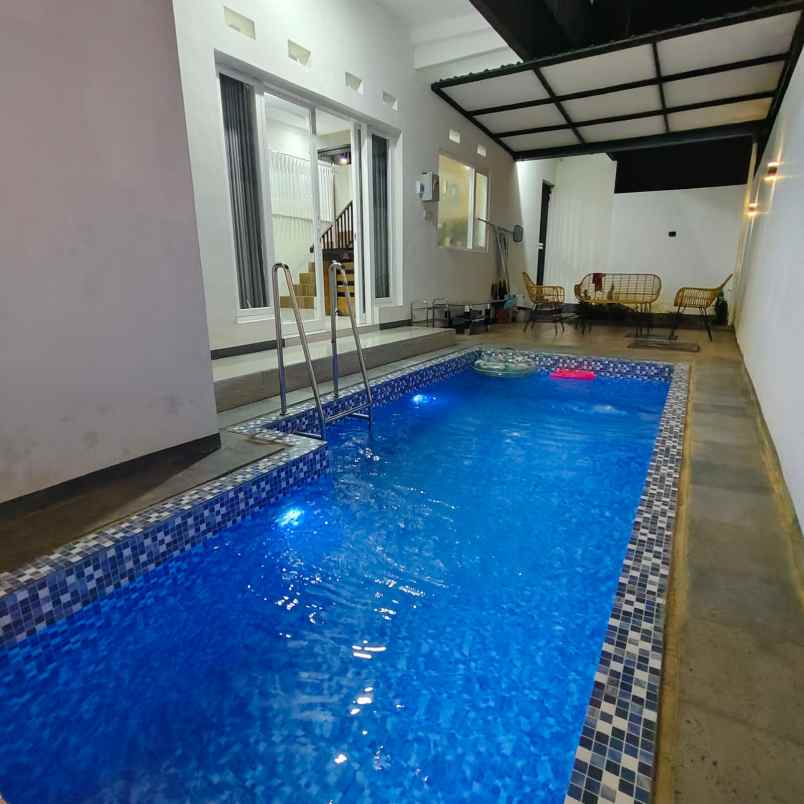 jual villa aktif plus kolam renang di kota batu