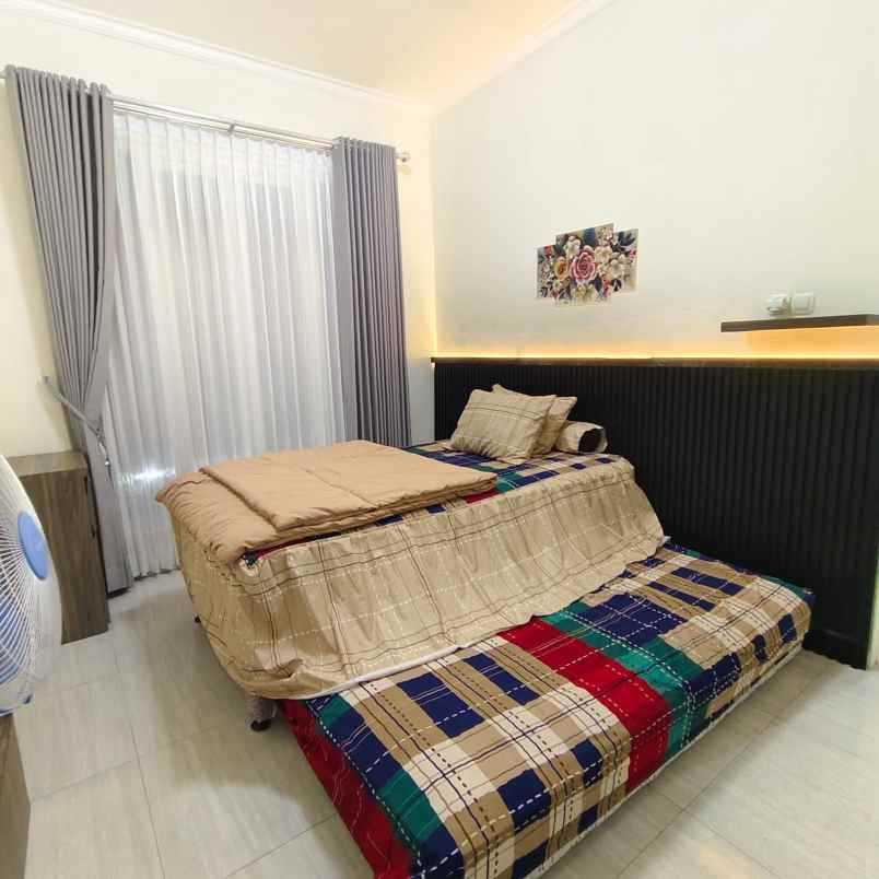 jual villa aktif plus kolam renang di kota batu