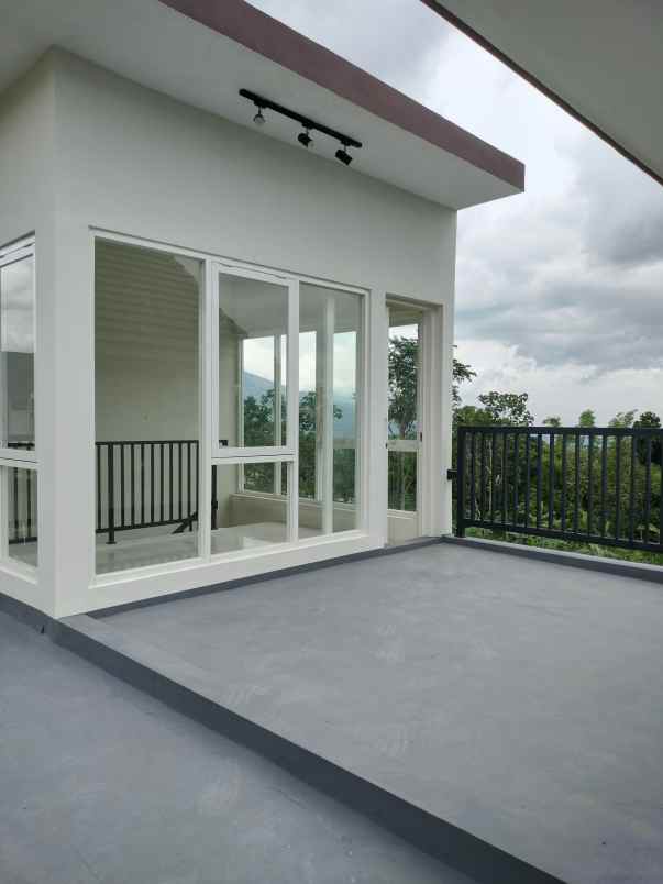 jual villa aktif plus kolam renang di kota batu